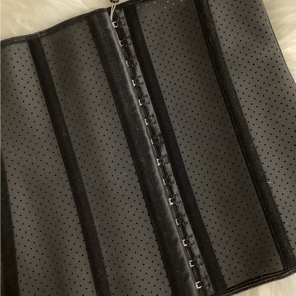 Yianna waist trainer size small black - Picture 2 of 7
